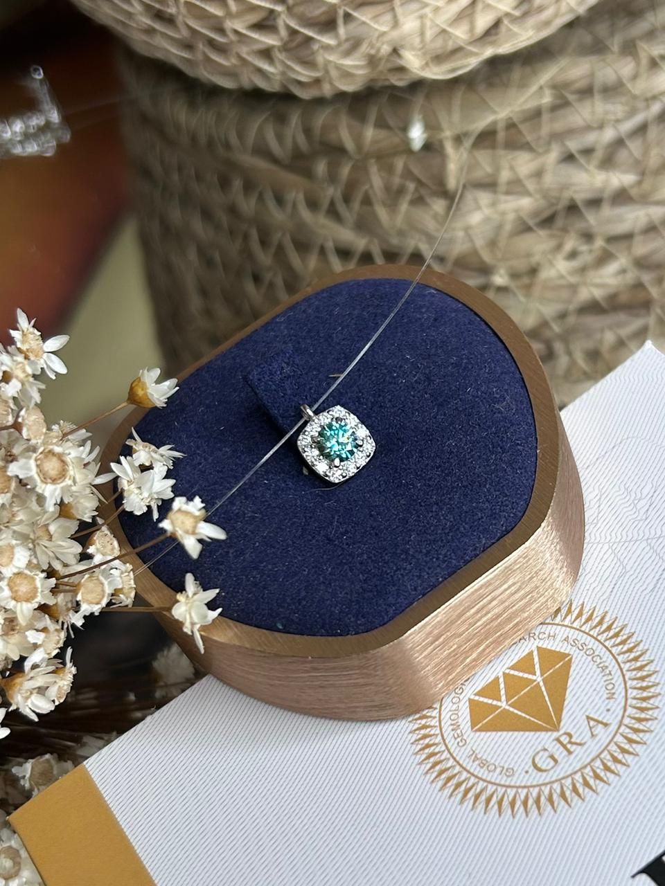 Colar Solitário Moissanite Fio de Nylon Bluish Green 6mm 0,8ct