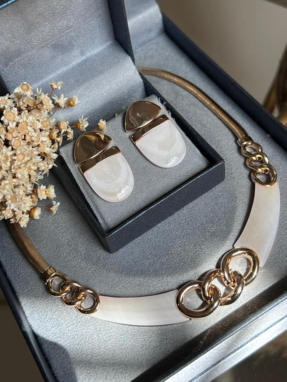 Conjunto Brinco e Colar Elos MadrePérola