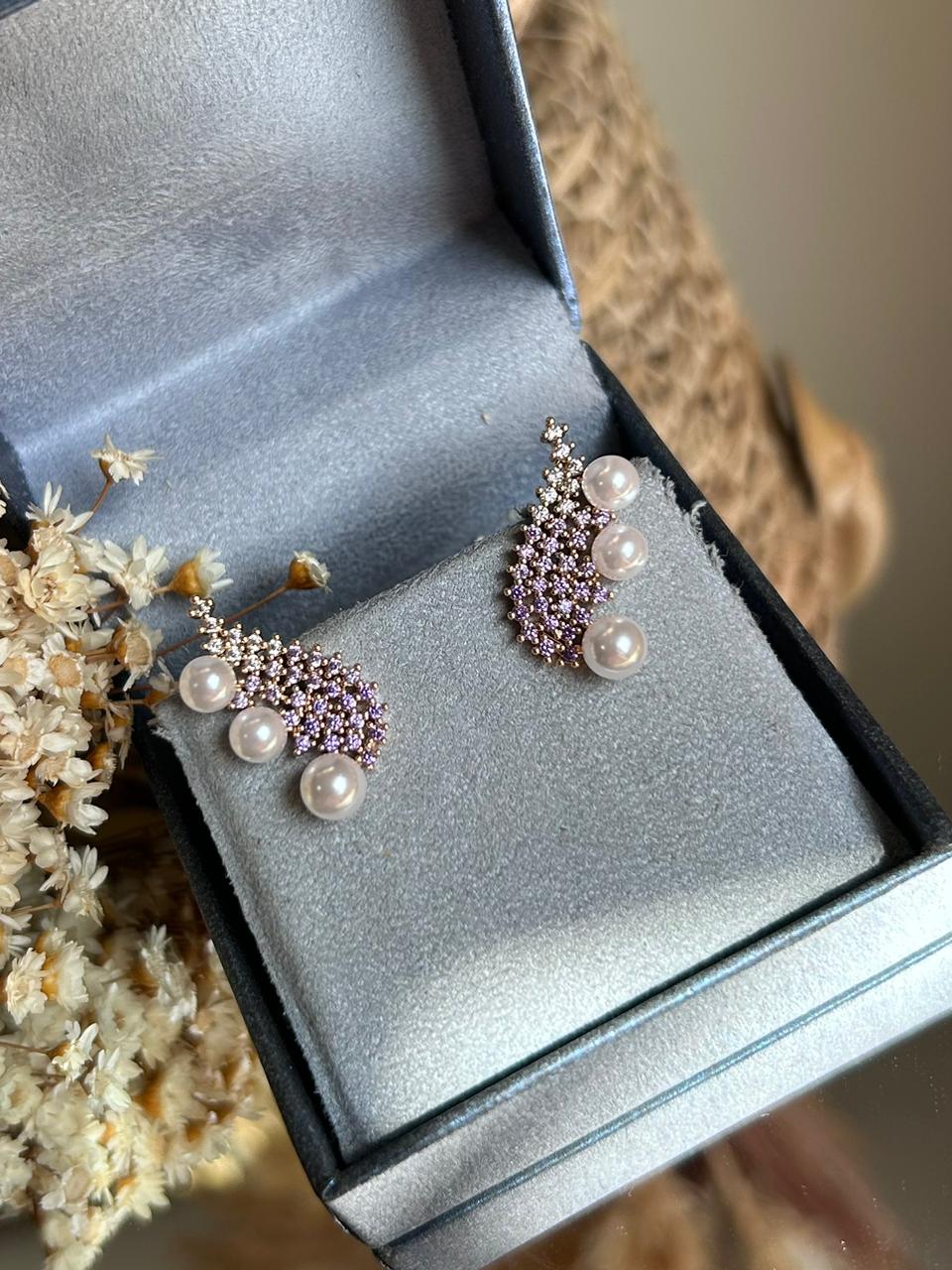 Brinco EarCuff Detalhes Perolas