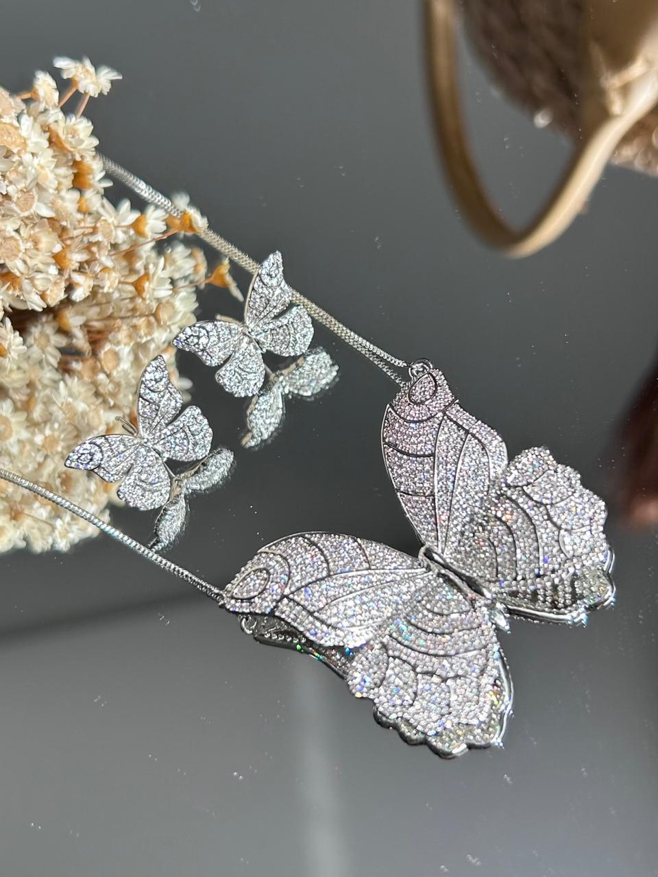 Conjunto Brinco e Colar Borboleta Cravejada