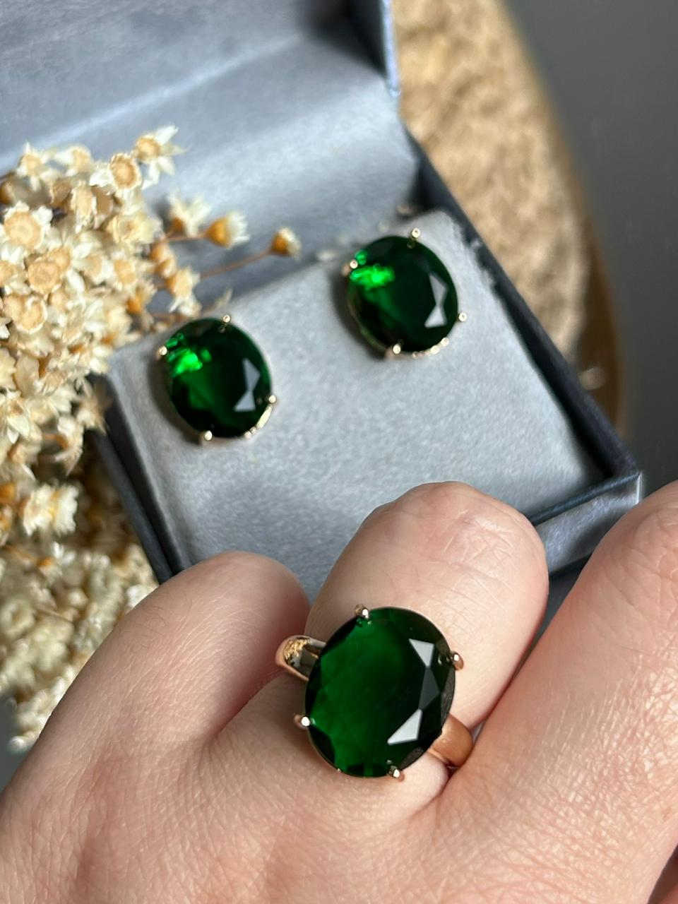 Conjunto Solitário Oval Verde Esmeralda
