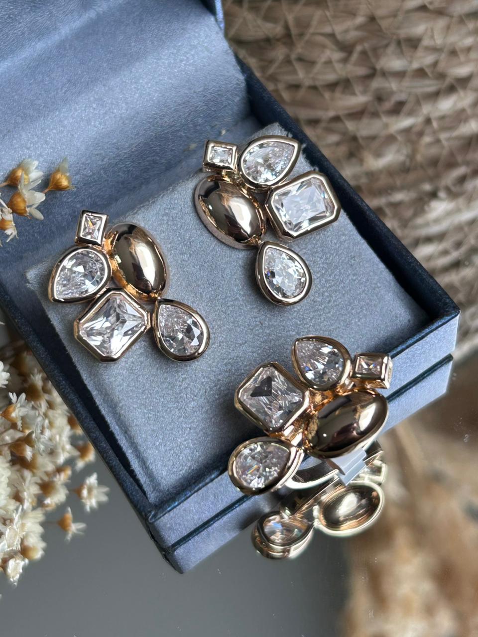 Conjunto Brinco e Anel Shapes Dourado