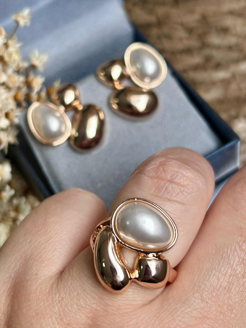 Conjunto Brinco e Anel Organico Detalhe Pérolas