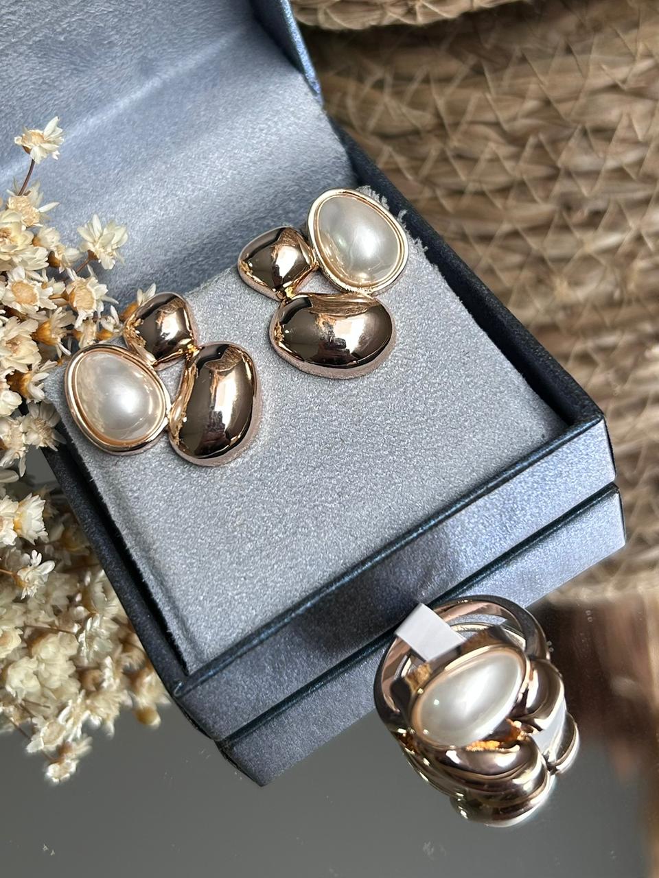 Conjunto Brinco e Anel Organico Detalhe Pérolas