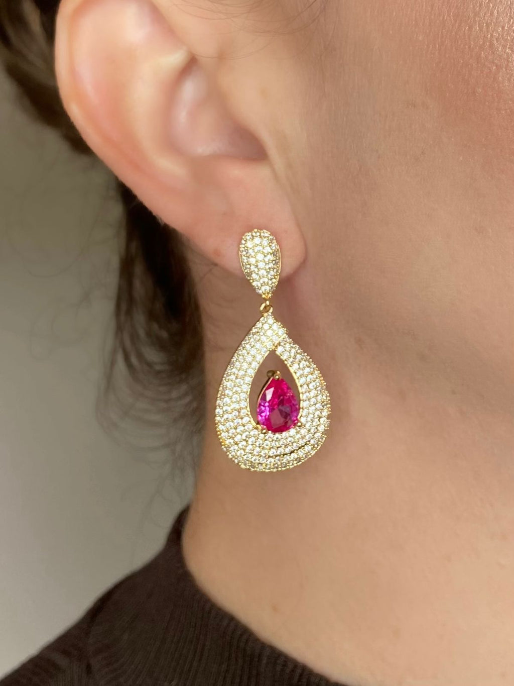 Brinco Gota Vazada Safira Rosa/Pink Dourado