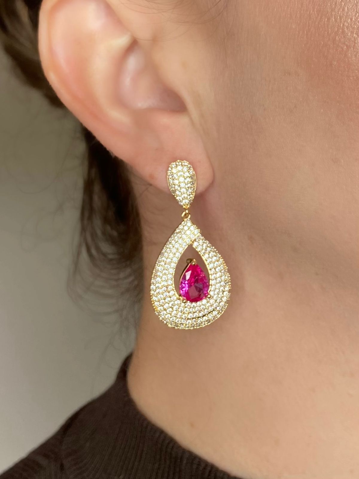 Brinco Gota Vazada Safira Rosa/Pink Dourado