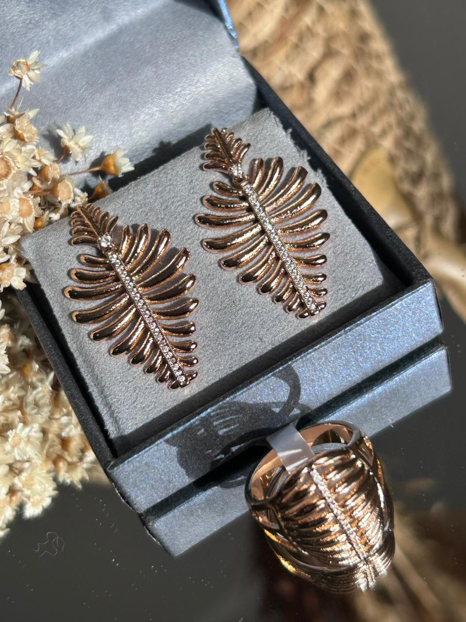 Conjunto Brinco e Anel Lili Dourado