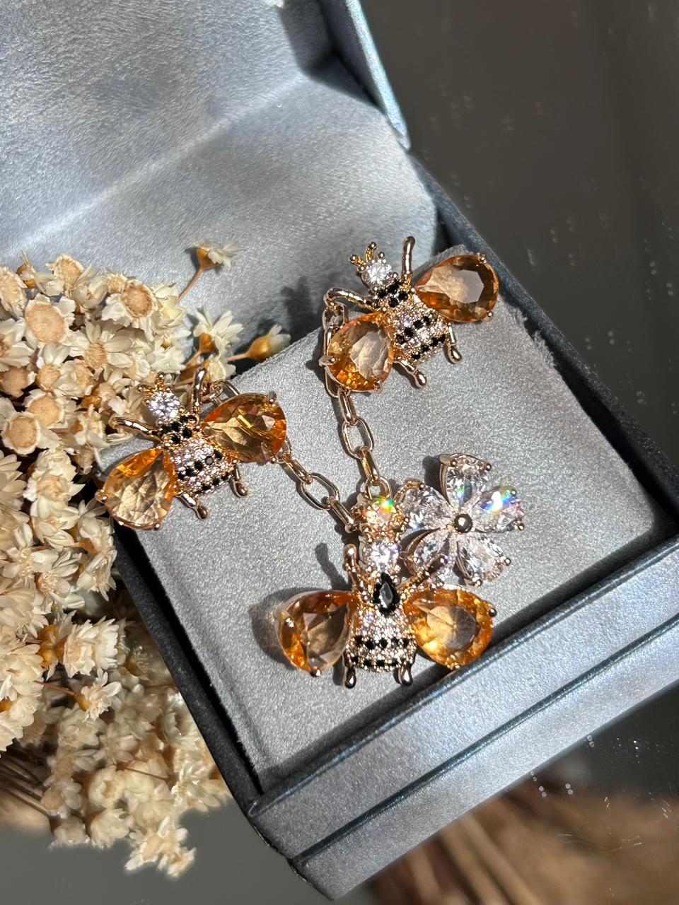 Conjunto Brinco e Colar Abelha