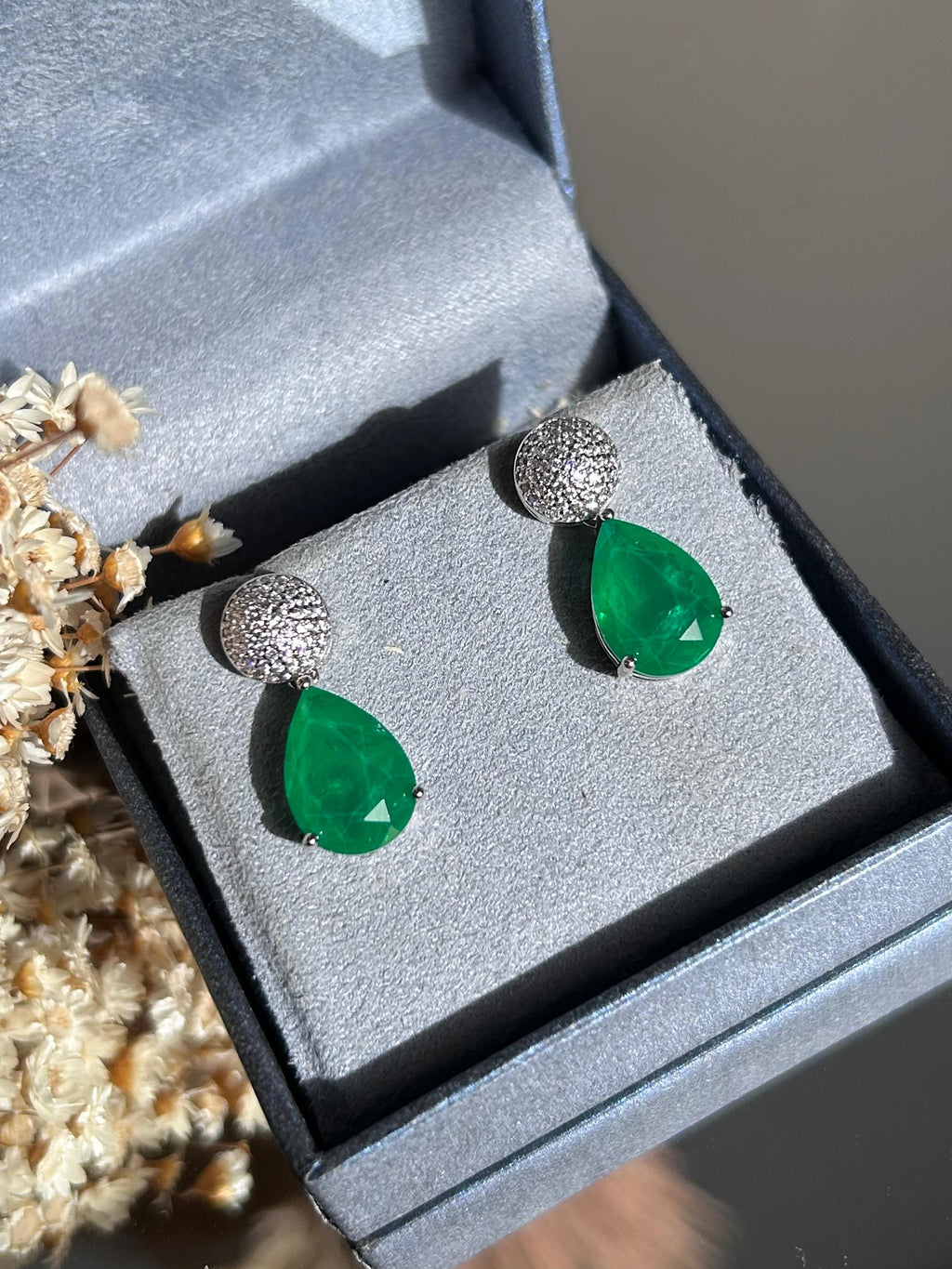 Brinco Esfera e Gota Verde Esmeralda