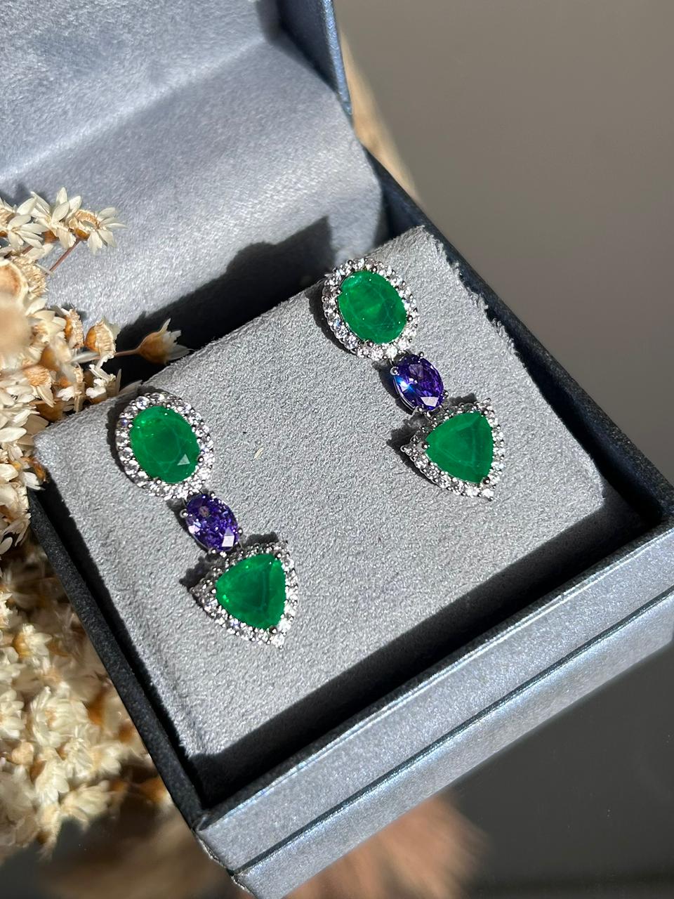 Brinco Duo Oval e Triangulo Verde Esmeralda e Ametista