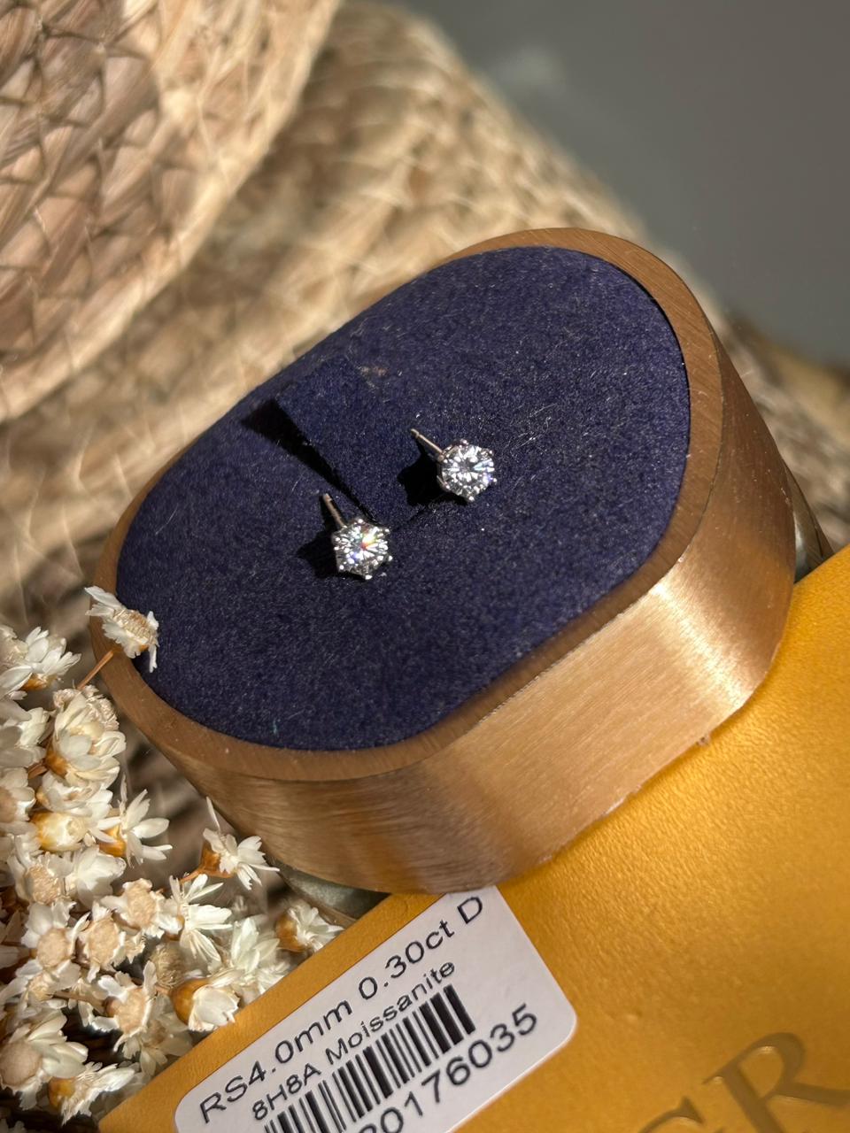 Brinco Solitário Moissanite 4mm 0,3ct