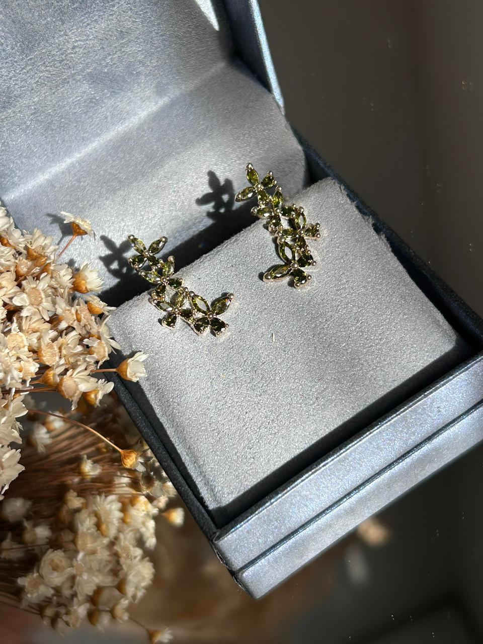 Brinco EarCuff Borboleta Verde Peridoto Dourado