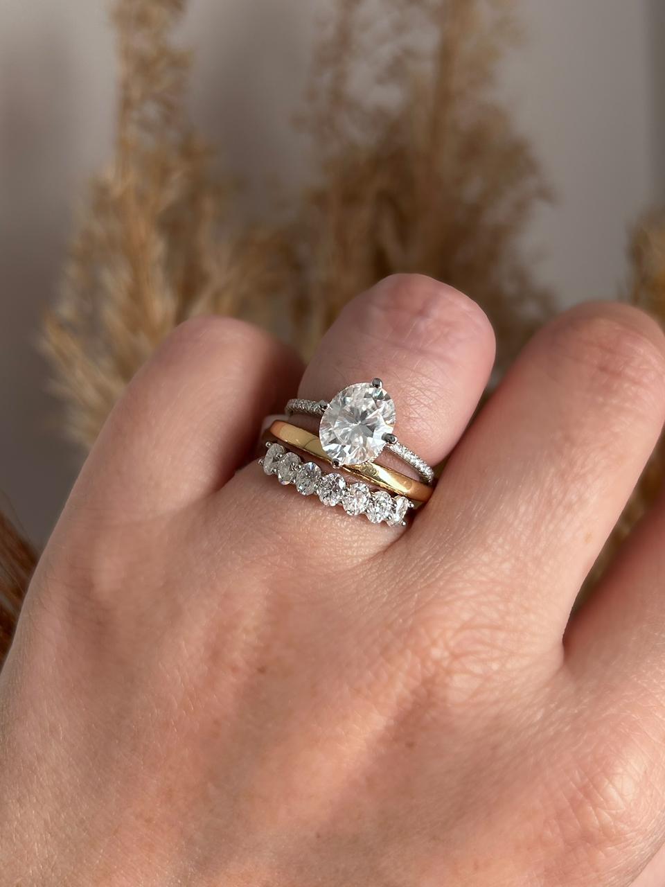Meia Aliança Oval Moissanite Ajustável