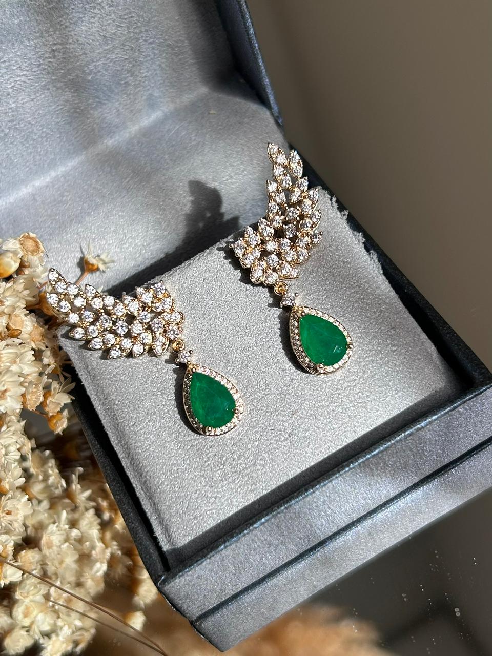 EarCuff Kate Verde Esmeralda Dourado