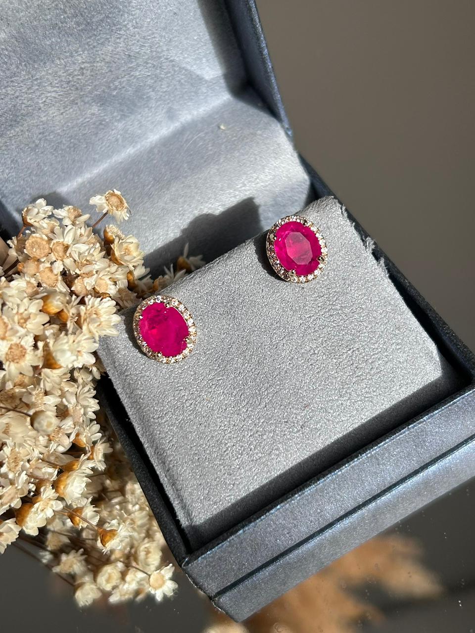 Brinco Oval Lily Pink Dourado