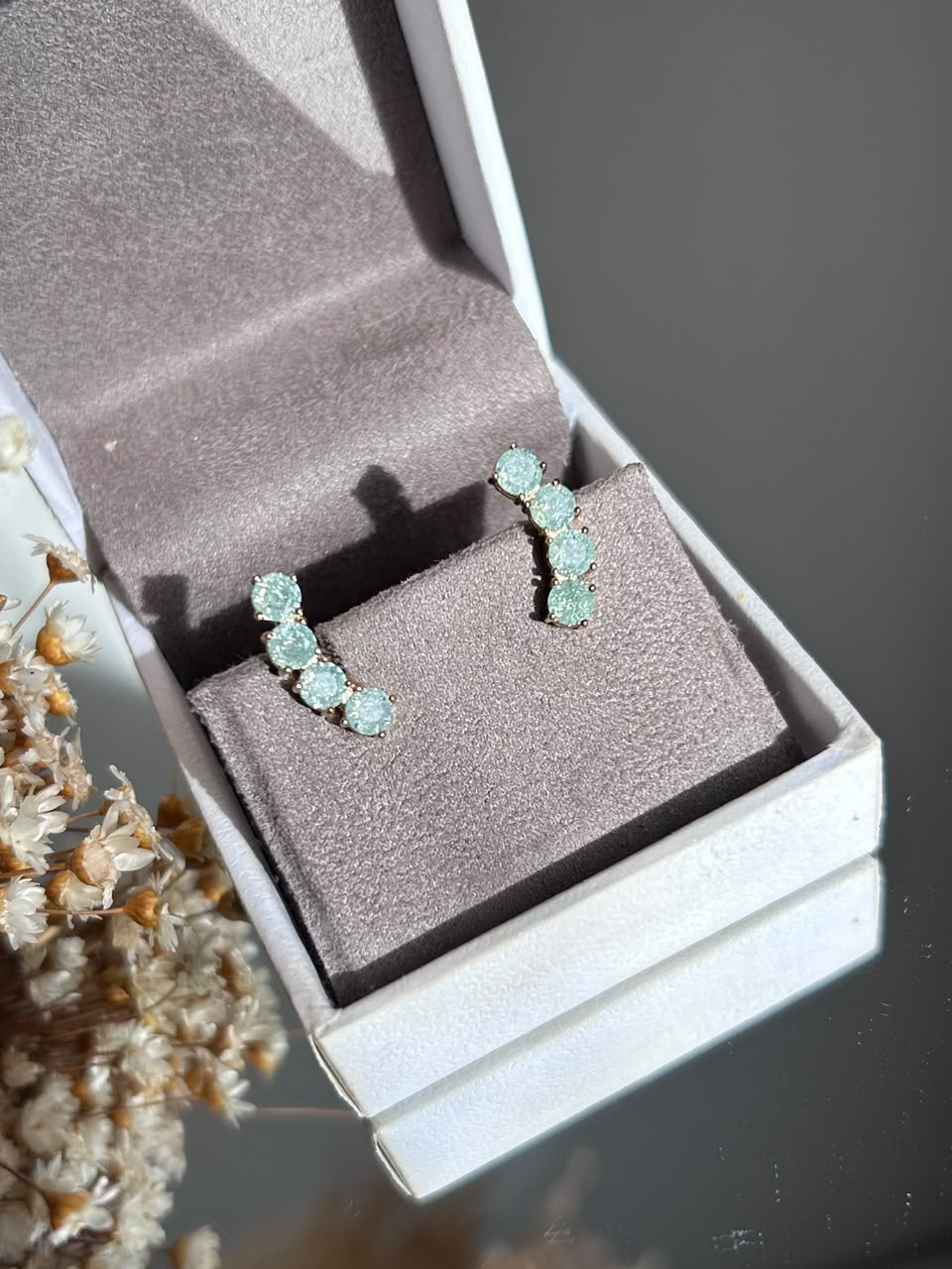 Brinco Mini EarCuff Shine Esmeralda Colombiana Dourado