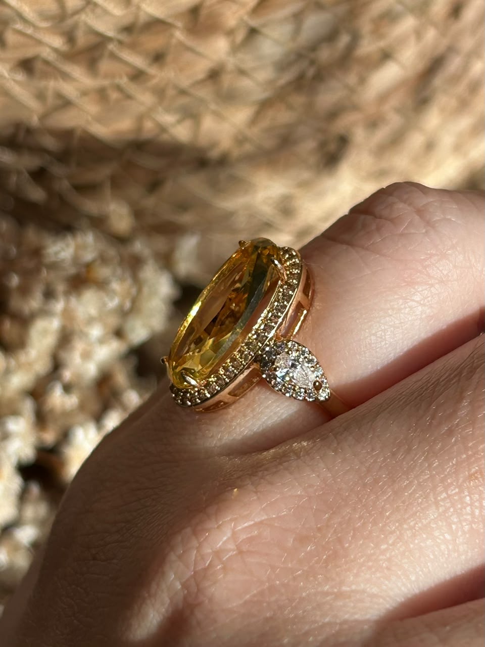 Anel Oval Cristal Citrino Ajustável Dourado