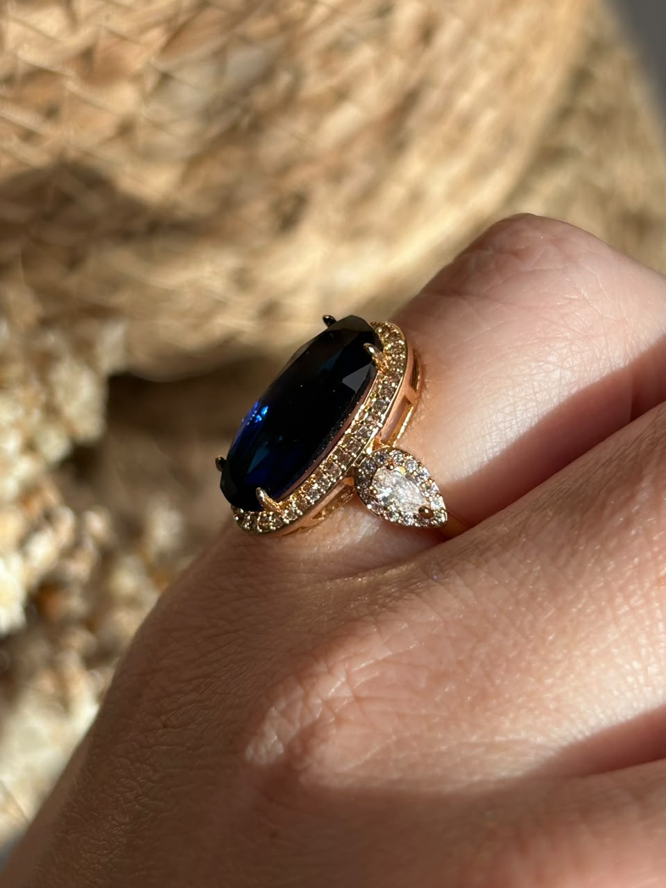 Anel Oval Cristal Azul Safira Ajustável Dourado