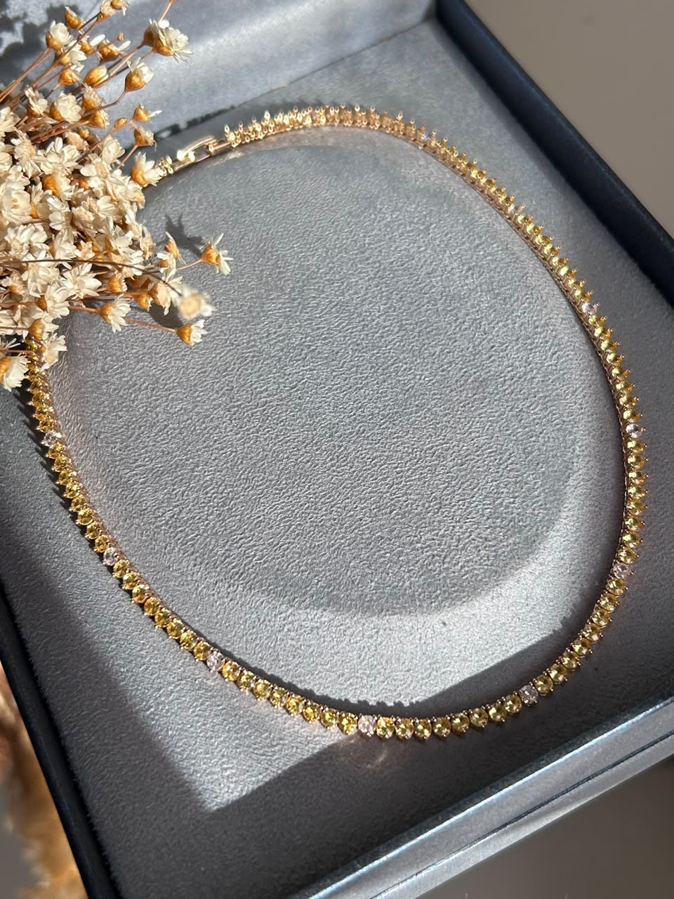 Colar Riviera 3 Garras 3mm Fancy Yellow Dourado