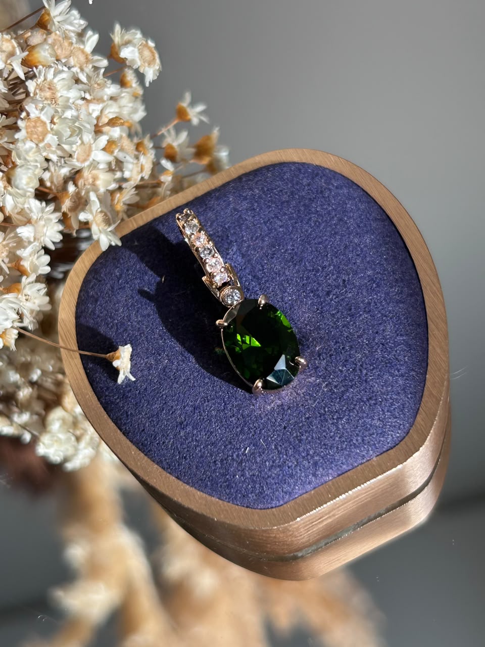 Pingente Oval Verde Peridoto Dourado