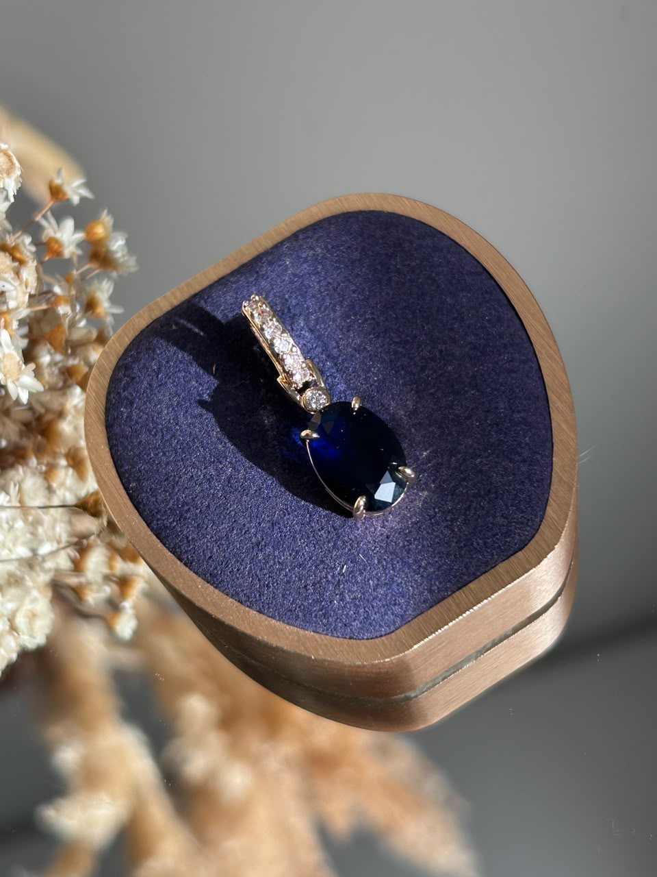 Pingente Oval Azul Safira Dourado