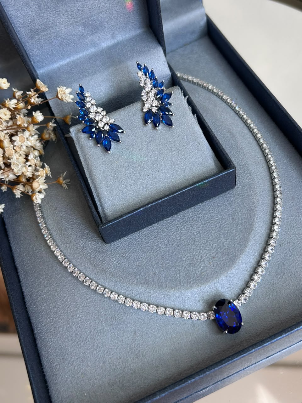 Brinco EarCuff Navetes Azul Safira