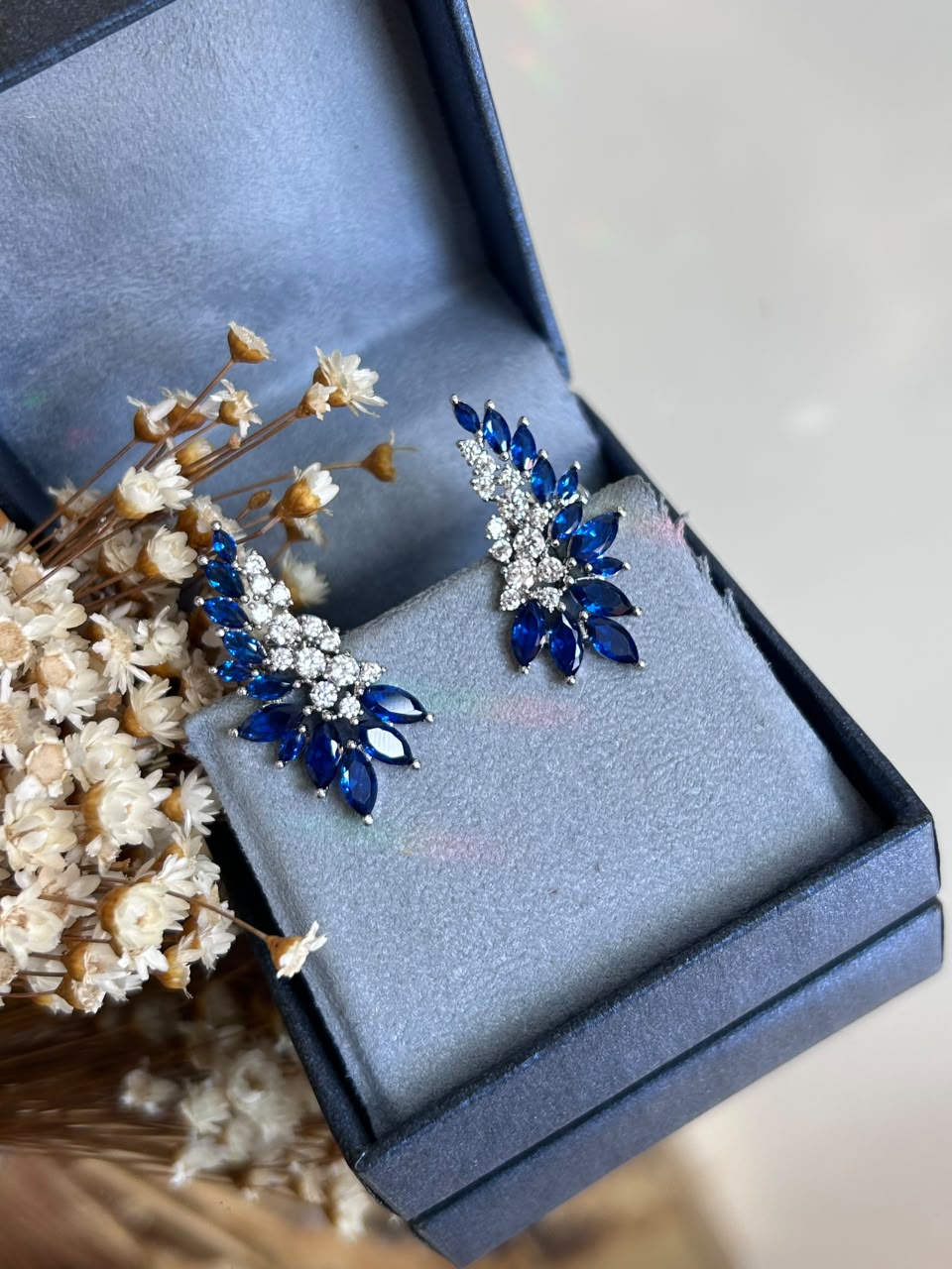 Brinco EarCuff Navetes Azul Safira