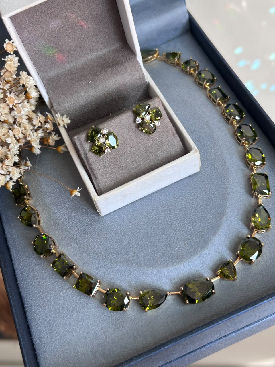 Brinco 3 Pedras Verde Peridoto
