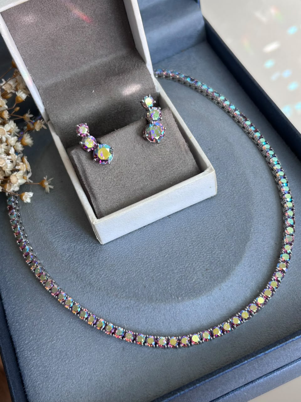 Brinco Earcuff Trio Redondo AB Rhodolite