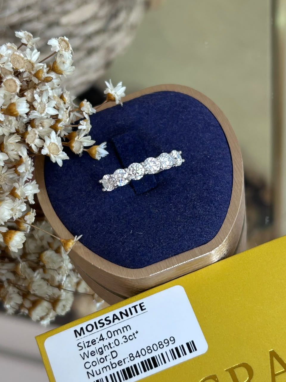 Meia Aliança 6 Pedras 4mm 0,3ct Moissanite