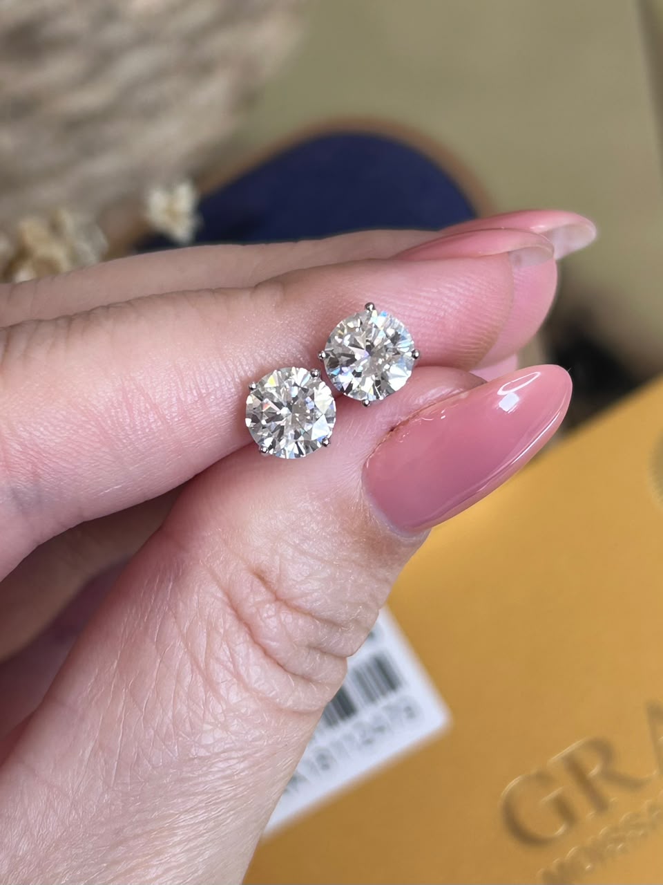 Brinco Solitário Moissanite 6mm 0,8ct