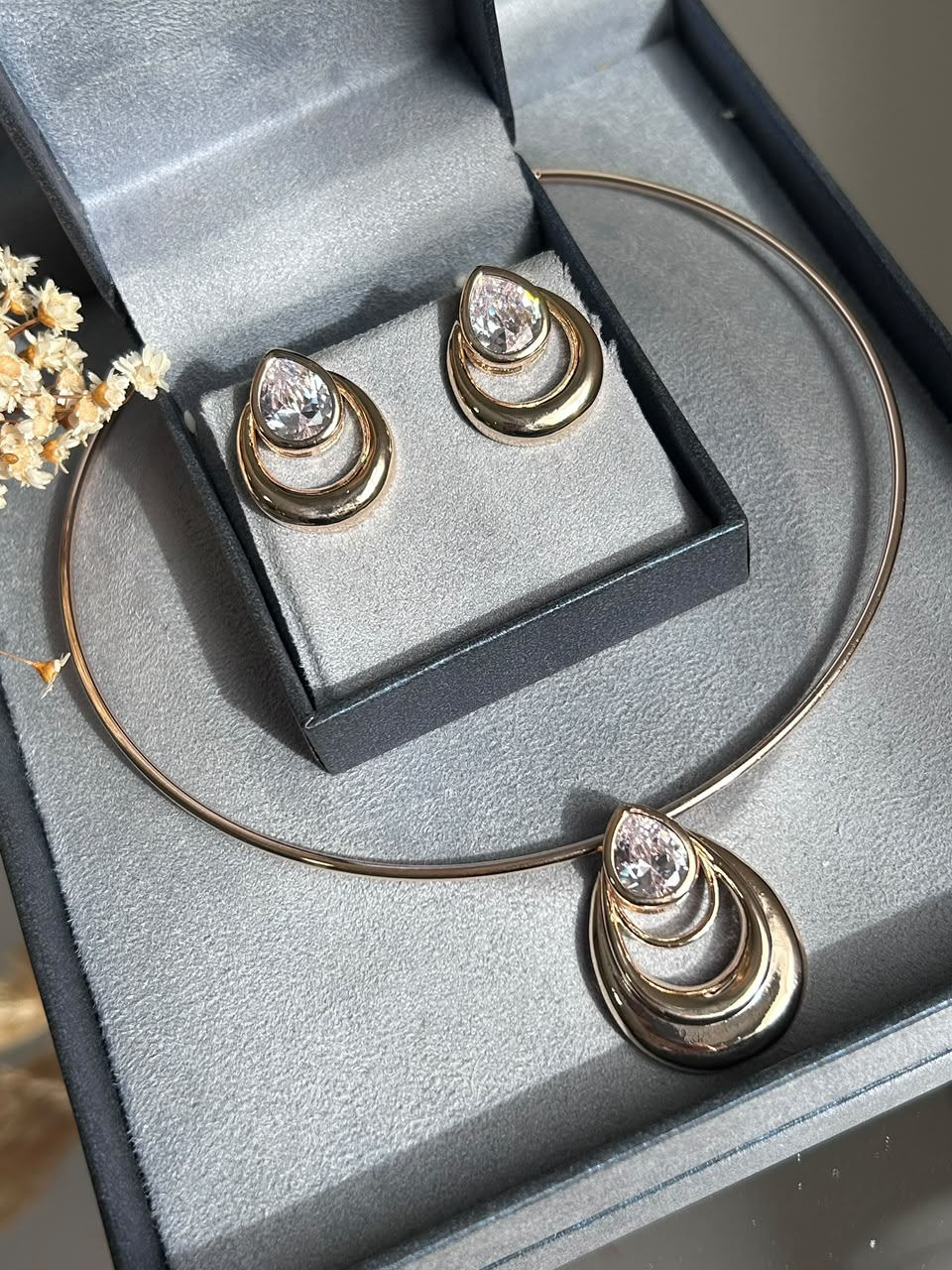 Conjunto Brinco e Colar Aro Gota Dourado