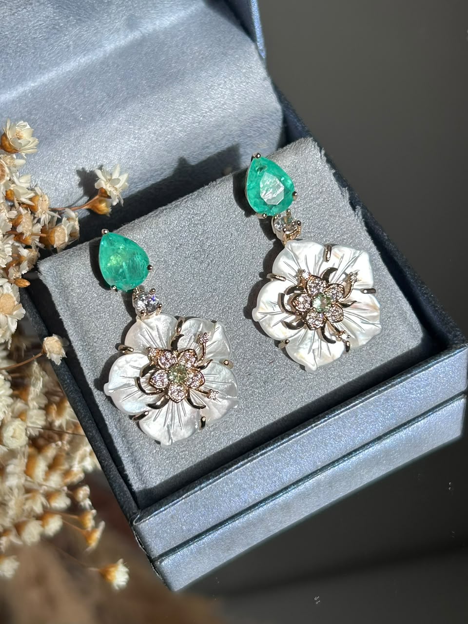 Conjunto Brinco e Anel Flor Madre Pérola e Gota Turmalina