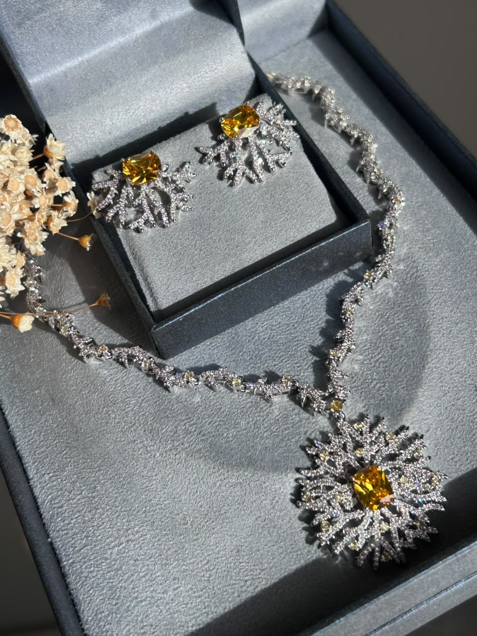 Conjunto Brinco e Colar Silvia Yellow Inspired