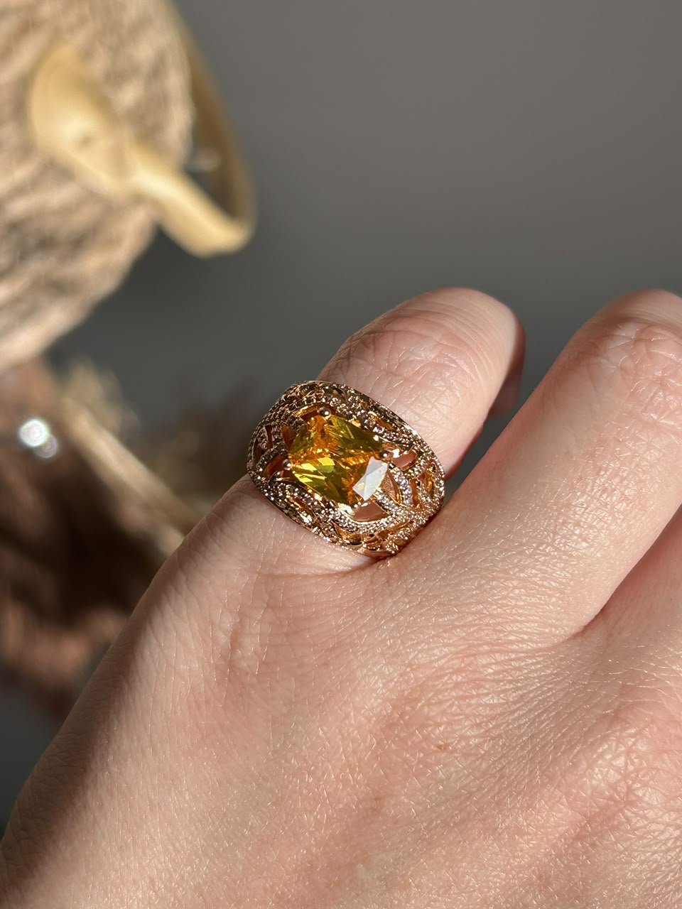 Anel Silvia Yellow Dourado Inspired