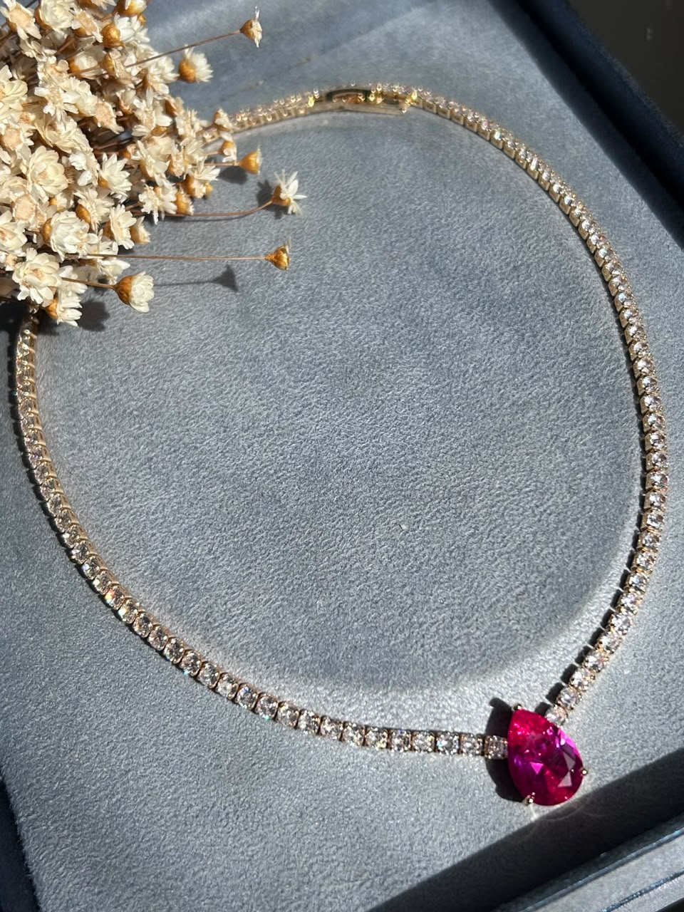 Colar Riviera Pedra Gota Safira Rosa Dourado