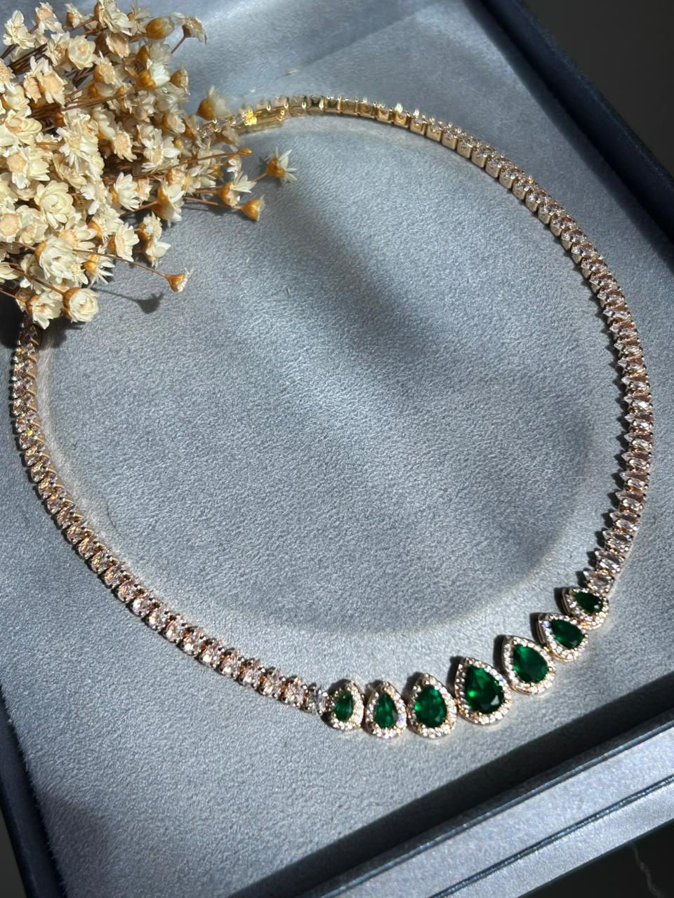 Colar Riviera Gotas Verde Esmeralda Dourado