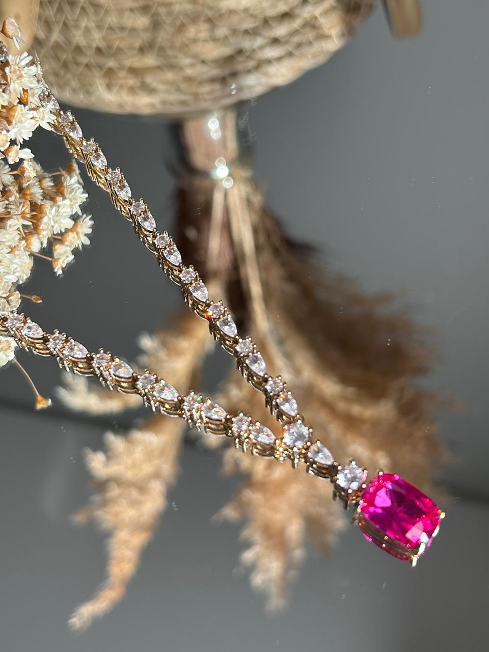 Colar Gravata Pedra Retangular Safira Rosa/Pink Dourado