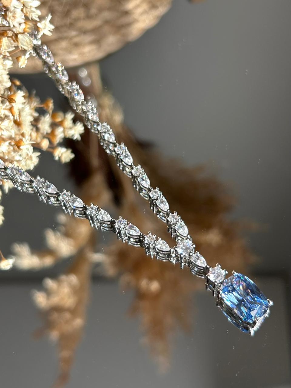 Colar Gravata Pedra Retangular Azul Celeste