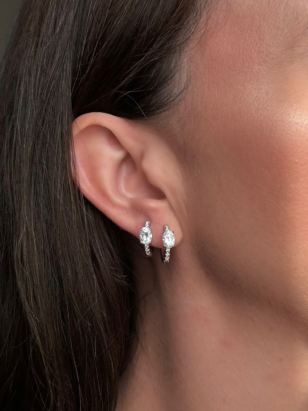 Brinco Argola Pedra Oval Moissanite