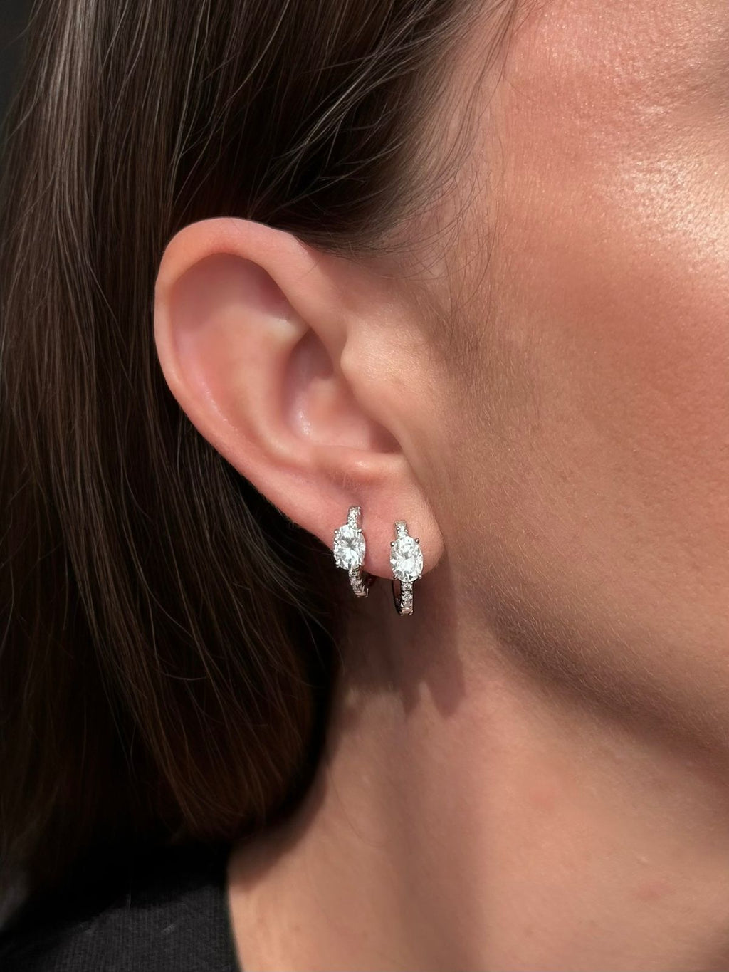 Brinco Argola Pedra Oval Moissanite
