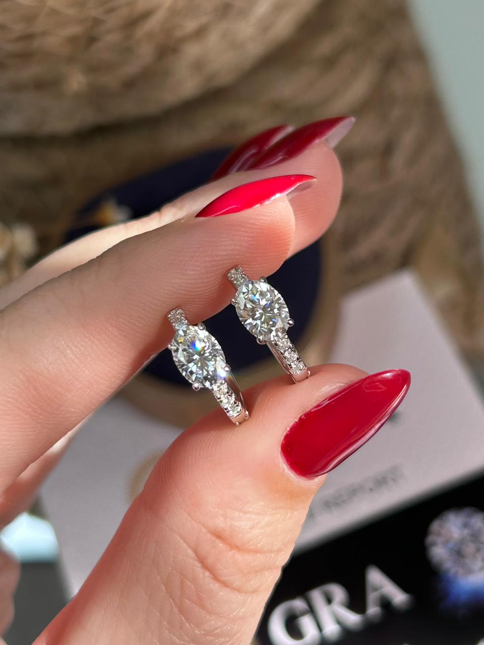 Brinco Argola Pedra Oval Moissanite