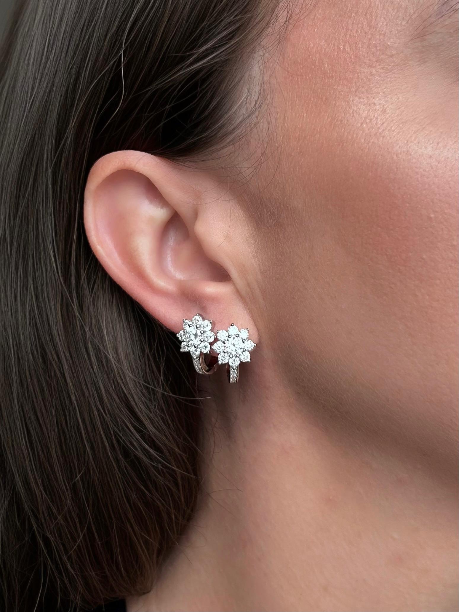 Brinco Argola Flower Moissanite
