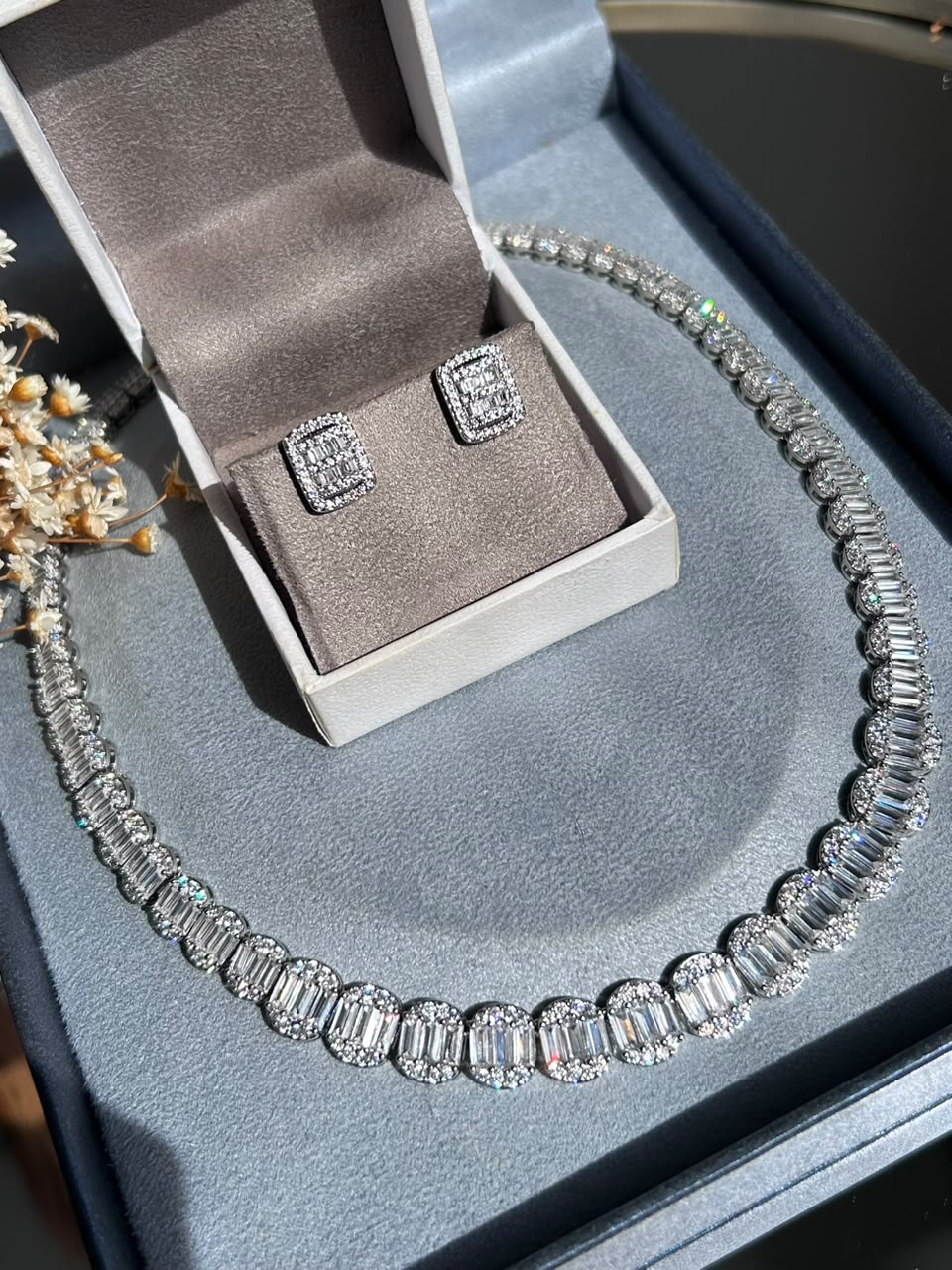 Conjunto Brinco e Colar Riviera Degradê Baguetada
