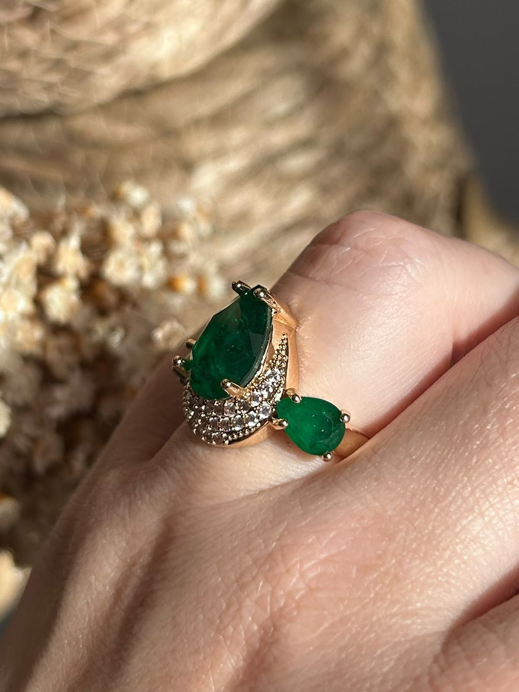 Anel Lelis Verde Esmeralda Dourado