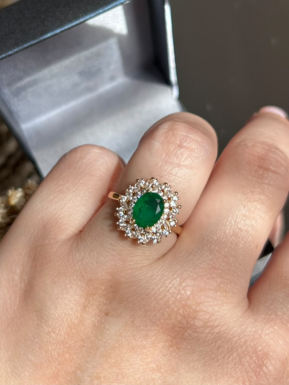 Anel Noah Verde Esmeralda Oval Dourado