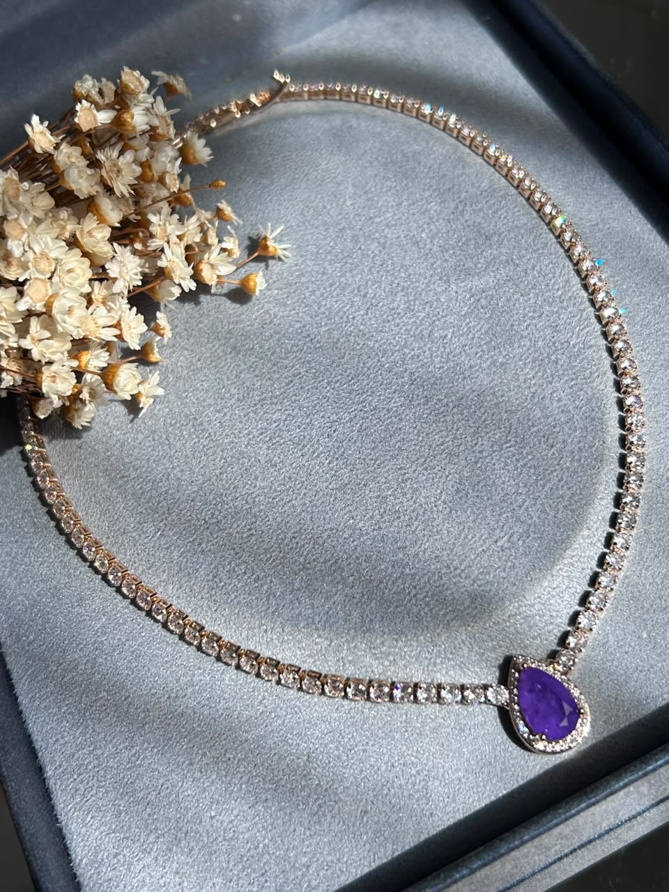 Colar Riviera Pedra Gota Violeta Dourado