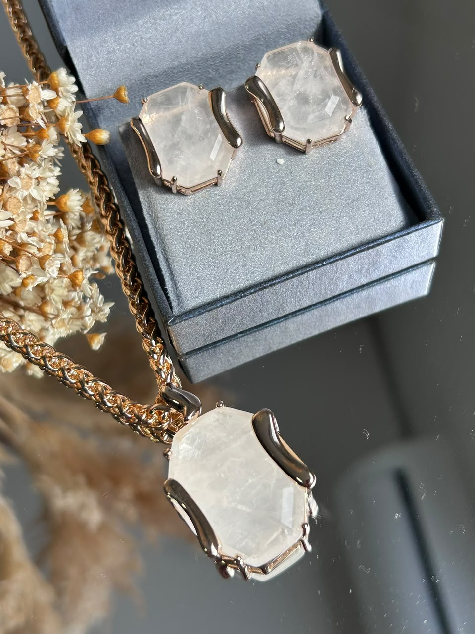 Conjunto brinco e Colar Letícia Quartzo Branco