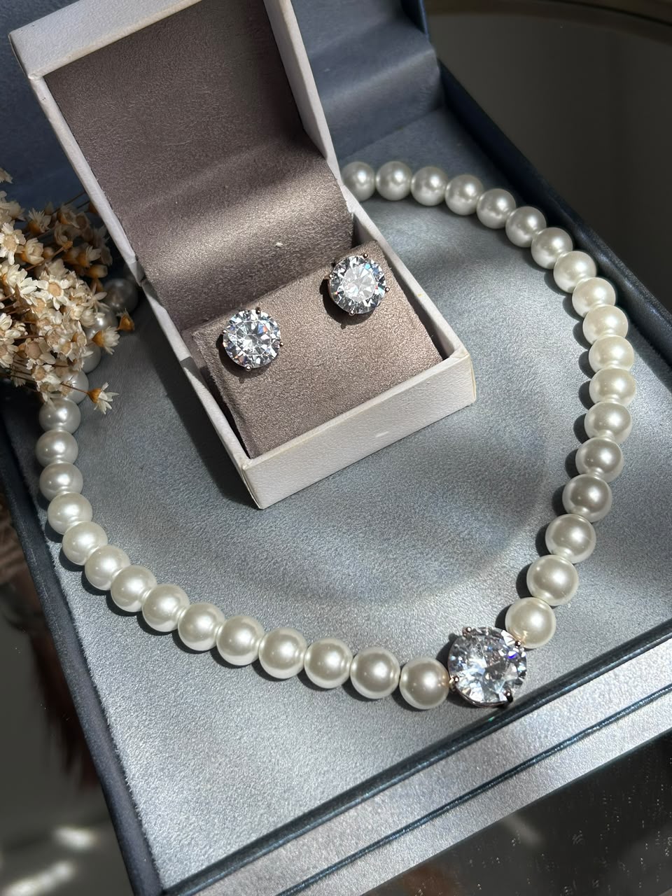 Conjunto Brinco Solitário e Colar de Pérola