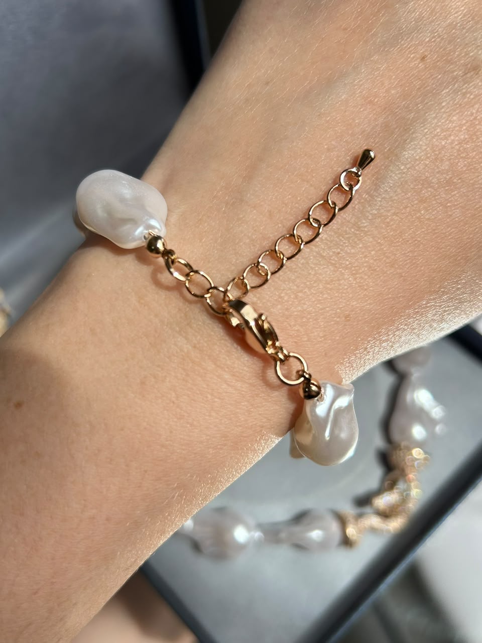 Pulseira Pérola Barroca Detalhe Fecho